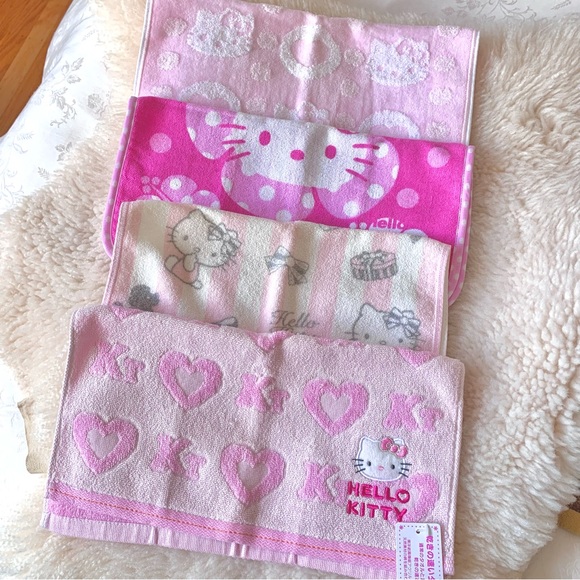 MOVING SALE❗️Taiwan Hello Kitty hand/face towels - Picture 1 of 4